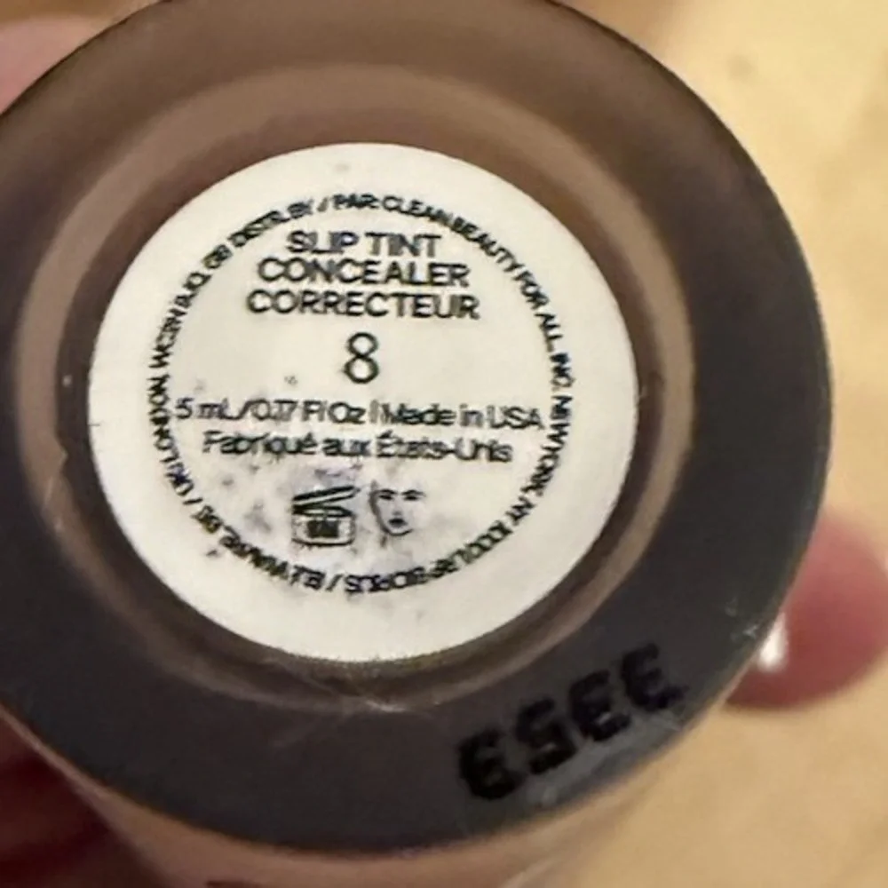 Saie Slip‎ Tint Radiant All-Over Concealer # 8 Med